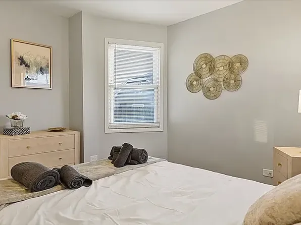 358 Spruce Ave, Bensenville, IL 60106