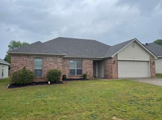 3318 Arkansas Dr, Benton, AR 72015