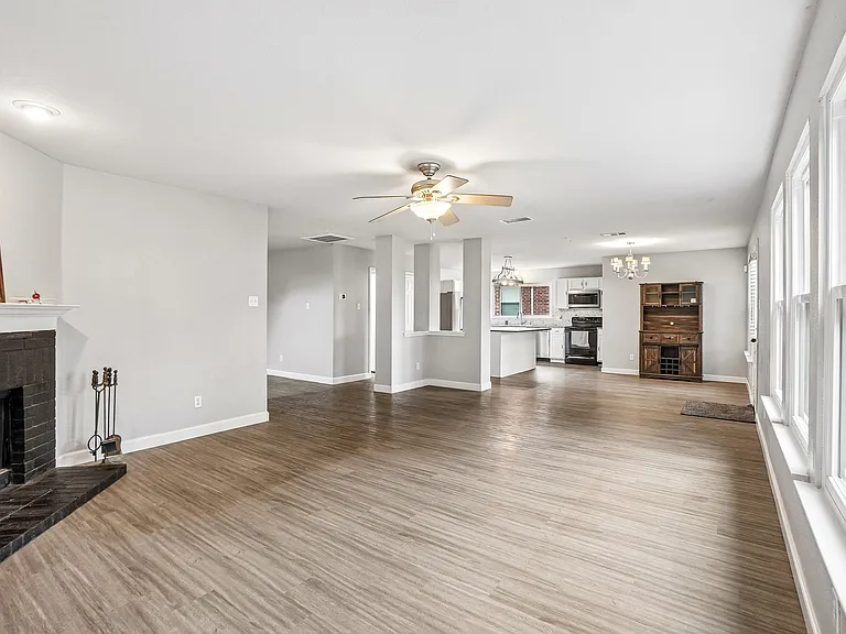1220 Mockingbird Dr — Photo 3