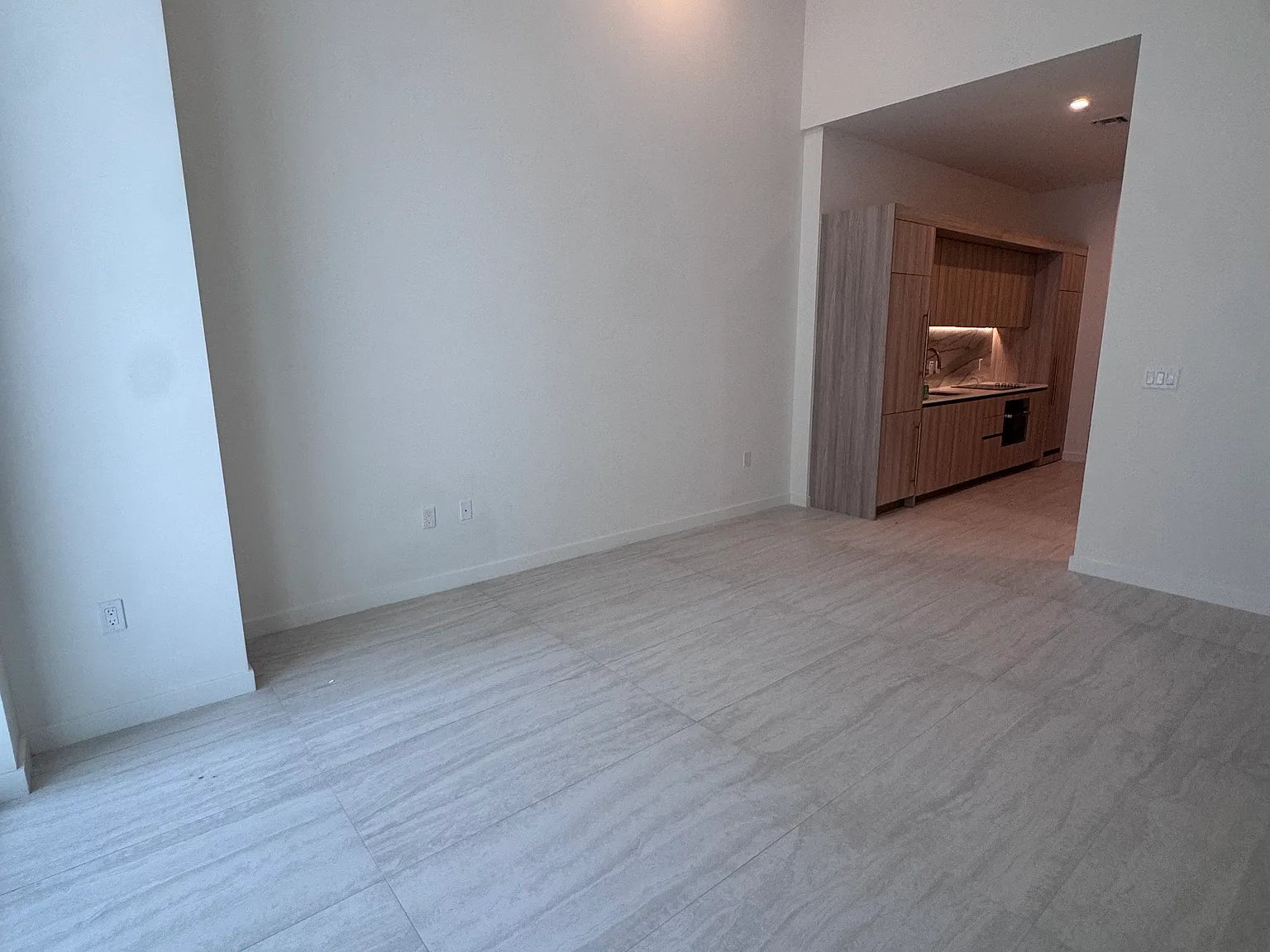 Studio, 485 sqft, $2,395 — Photo 2