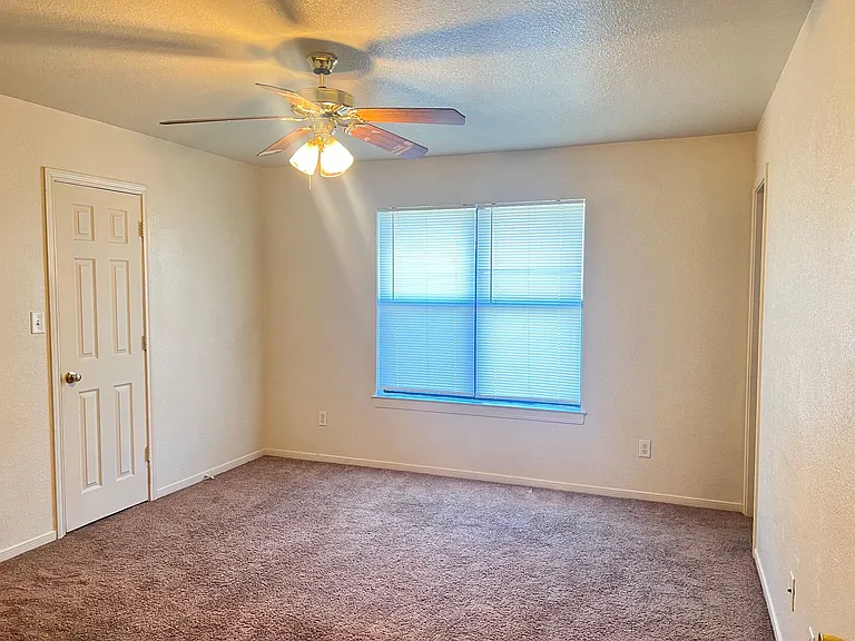 4505 John David Dr — Photo 9