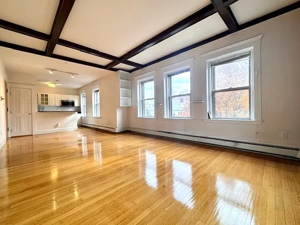 2 bed, 1.0 bath, 872 sqft, $2,800 — Photo 1