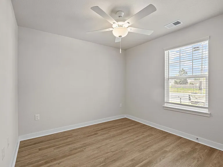 Harbor Village Apartments — Photo 49