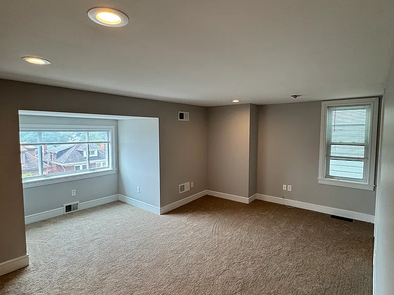 735 Winton St — Photo 14