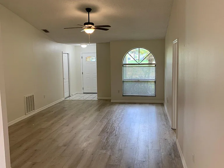 5591 Cynthia Ln — Photo 2