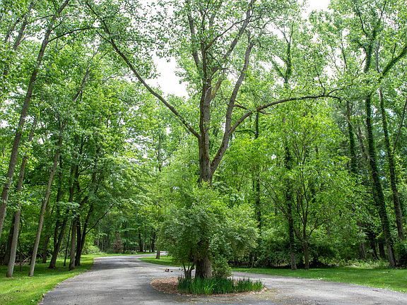 4th image of 7032 Glenn Oaks Rd