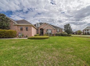 9602 Crestwood Dr, Mont Belvieu, TX 77523