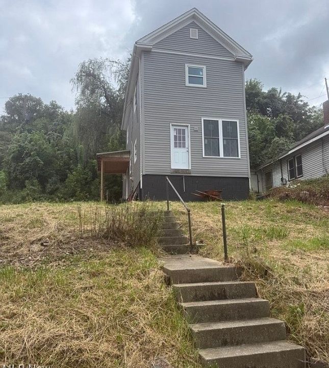 1st image of 627 Bennett St