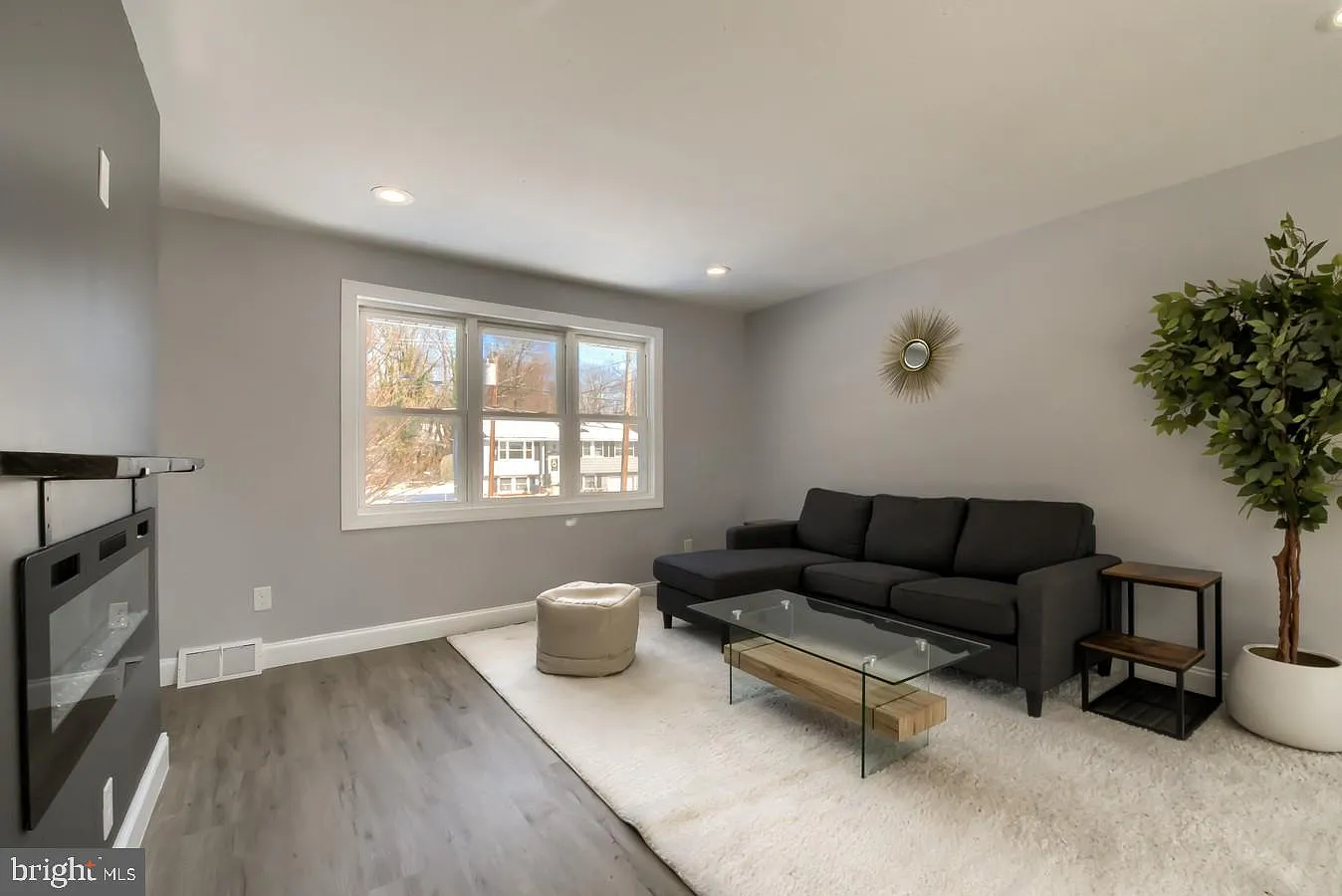 4 bed, 1666 sqft, $4,950 — Photo 4
