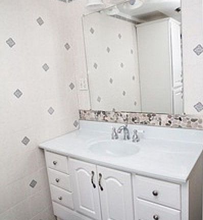 master upper bathroom