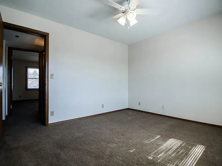 707 Golfcrest Rd S — Photo 26