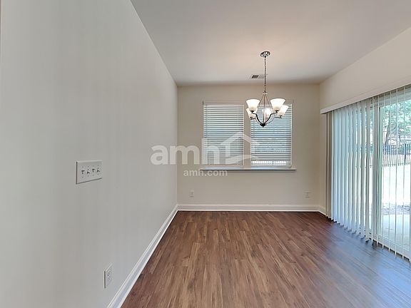 5th image of 300 Vaughan Pl