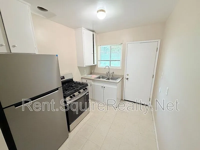 936 W Foothill Blvd #12