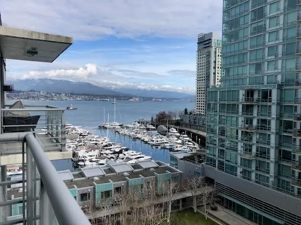 590 Nicola St #1004, Vancouver, BC V6G 3J8