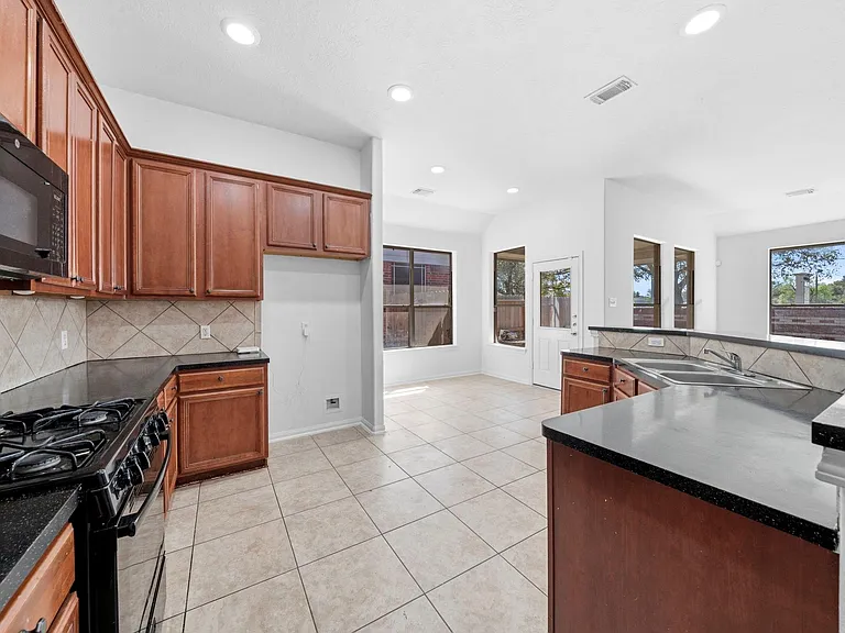 17215 Fernchase Ct — Photo 9