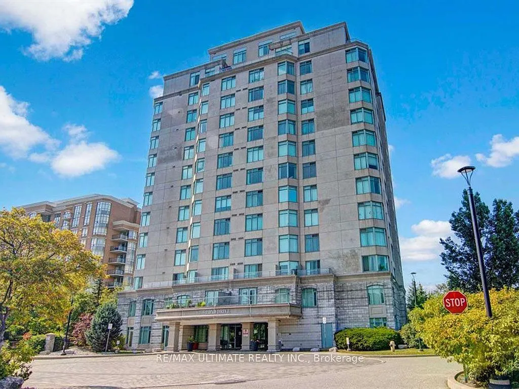 Photo 1 of 32 - 135 Pond Dr #1203 - Markham, ON Primary Photo - 135 Pond Dr #1203