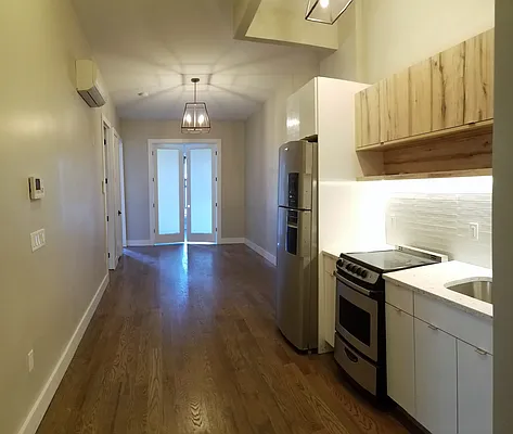 Rented by Lilia Anastasiadis, LREB | media 45