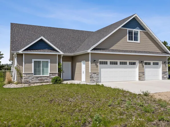 300 Pine Dr, Hankinson, ND 58041