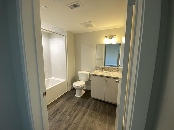 5th image of 1001 W Mission Blvd #202