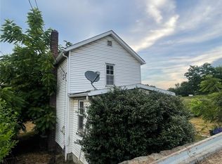 424 Old Zelienople Rd, Ellwood City, PA 16117