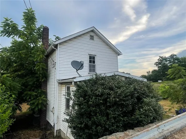 424 Old Zelienople Rd, Ellwood City, PA 16117