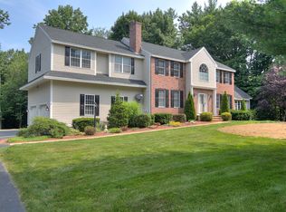 7 Cochran Farm Rd, Windham, NH 03087