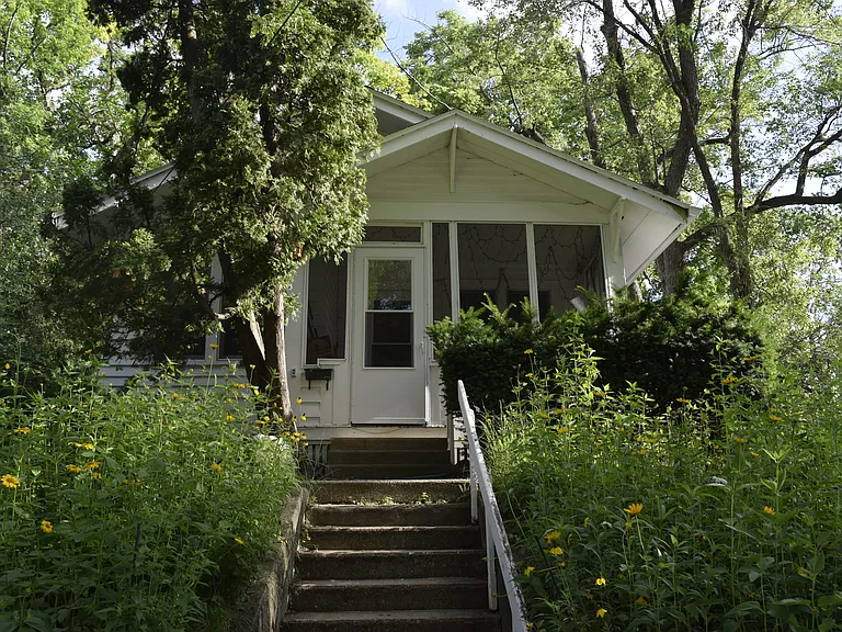 621 Cedar St — Photo 3