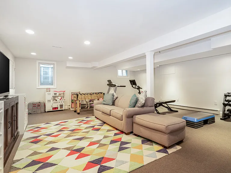 10 Loewen Ct — Photo 34