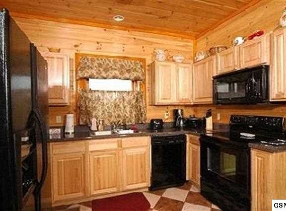 3rd image of 2081 Kerr Rd