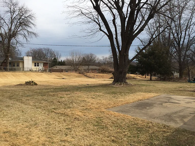 118 Connie Dr — Photo 2