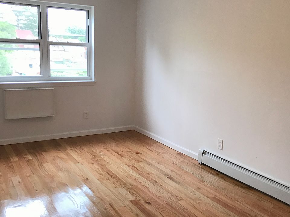 1st image of 14354 Sanford Ave