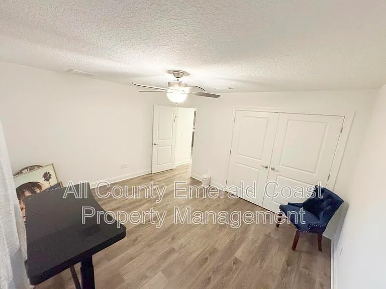 481 Kelly St — Photo 36