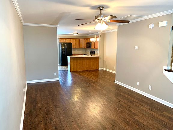 4th image of 318 Sam Houston Cir