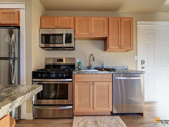 4th image of 618 Gambell St #24