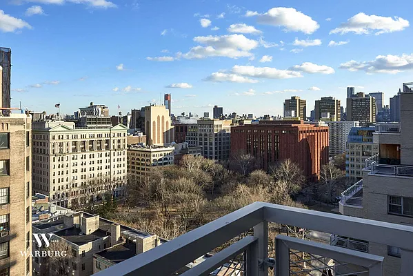 Sold by Warburg | media 17