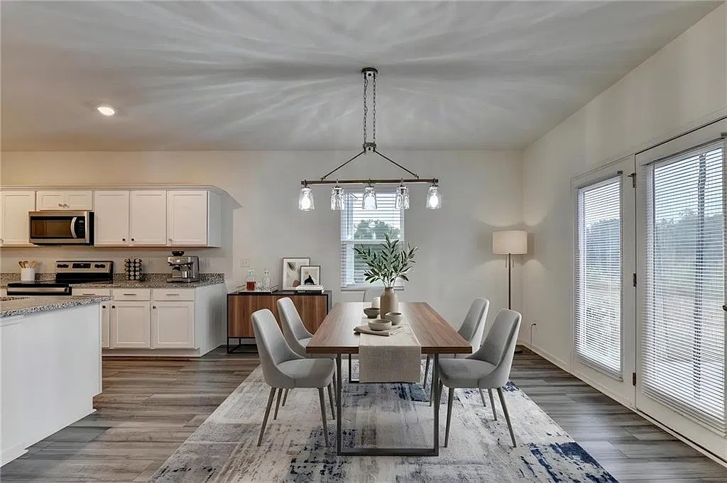5 bed, 2.5 bath, 2302 sqft, $2,400 — Photo 3