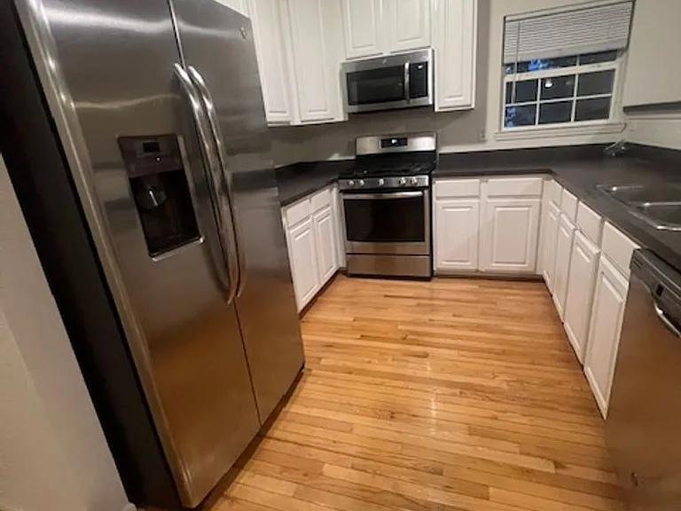 1053 Maiden Ln — Photo 3