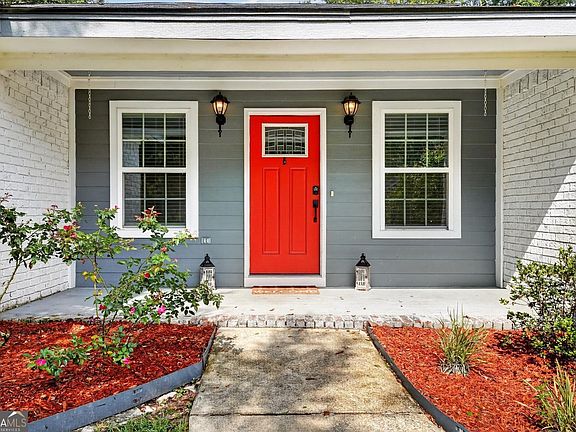 4th image of 214 Jefferson Cir SE