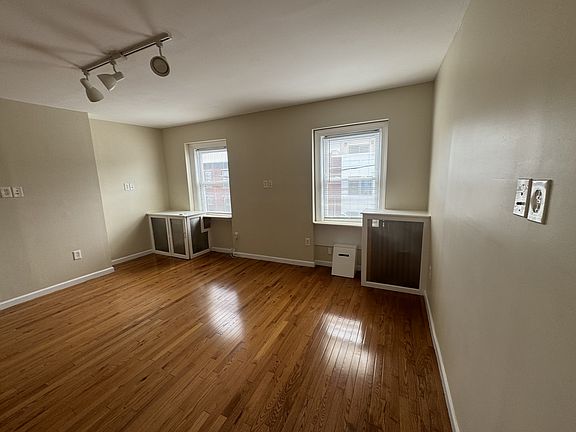 3rd image of 734 S 20th St #3FL