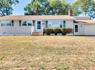 162 Red Bush Ln, Milford, CT 06461