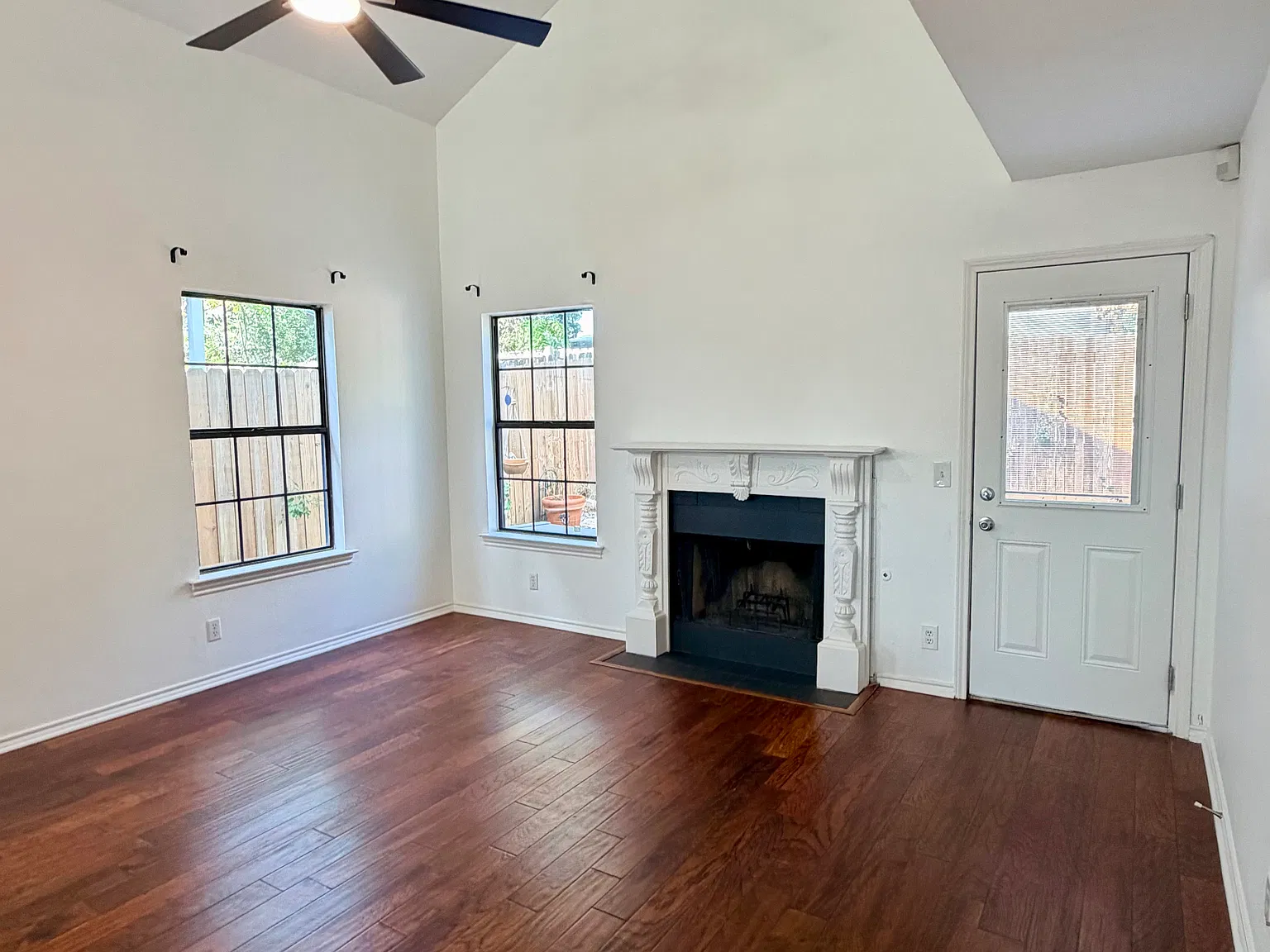 3 bed, 1279 sqft, $2,500 — Photo 3