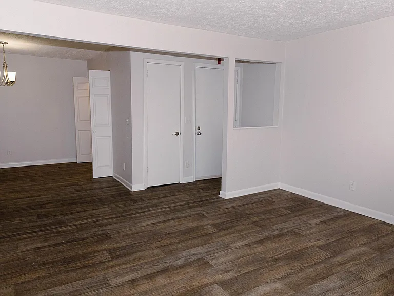 Chase Cove Apartments — Photo 149