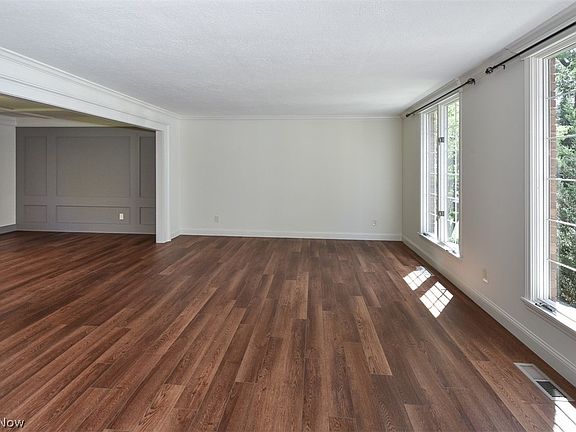 3rd image of 1895 Newbury Ct