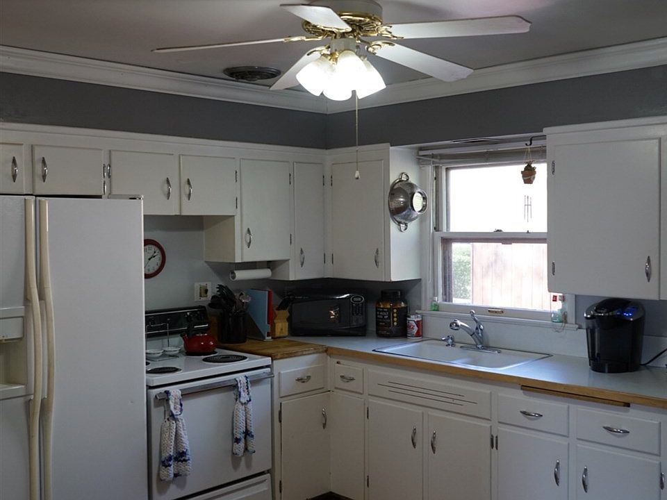 2nd image of 916 S 17th St