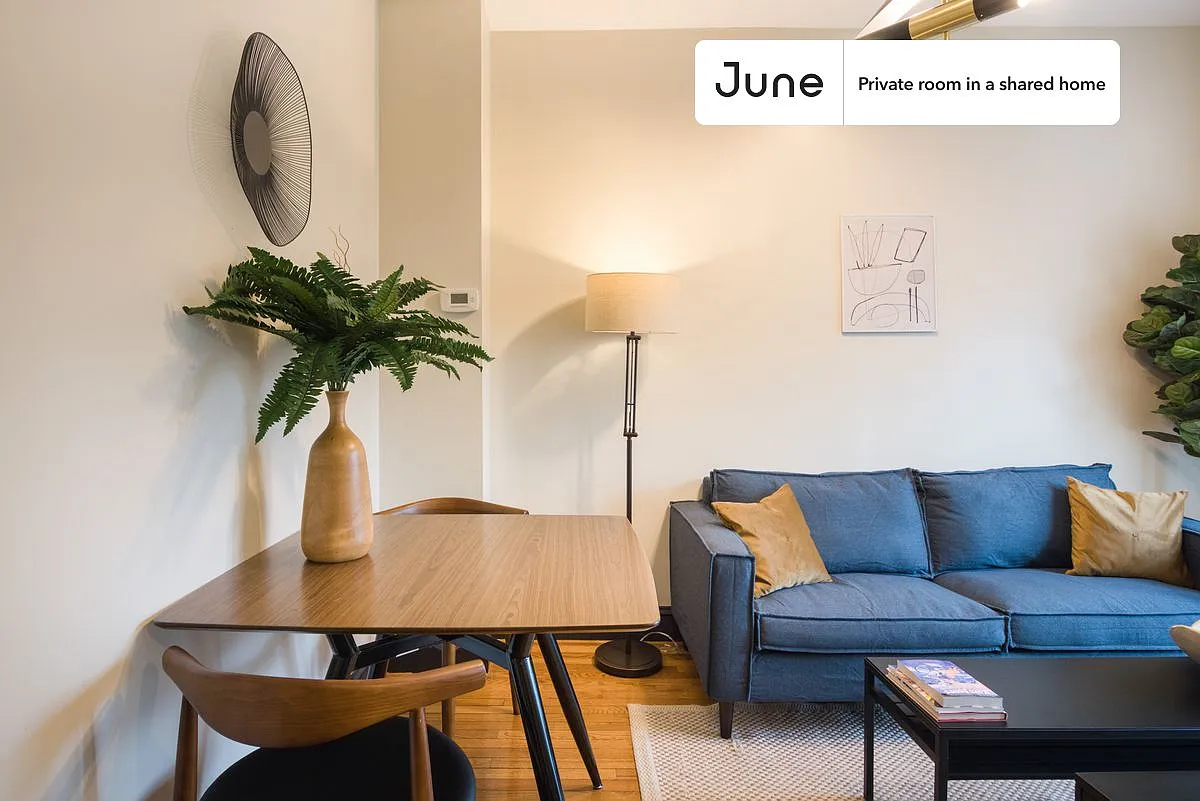 Queen bedroom in 5 bed/2 bath home in Columbia Heights #175 1B — Photo 4