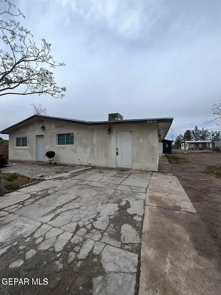 2 bed, 1.0 bath, 650 sqft, $1,000 — Photo 1
