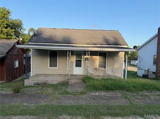 717 S 4th St, De Soto, MO 63020