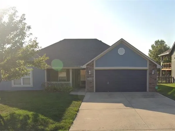 1604 SE Dalton Dr, Lees Summit, MO 64081