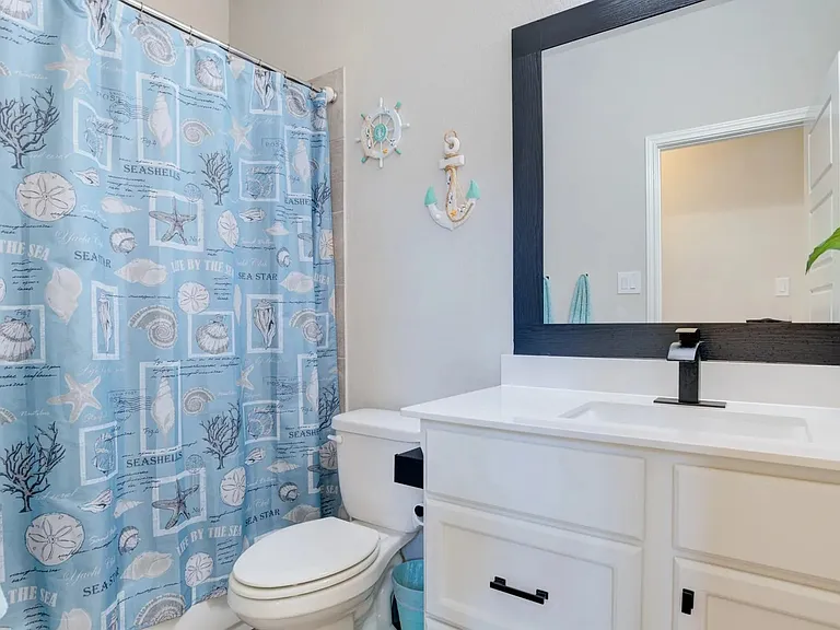1222 Cadogan Squire — Photo 12
