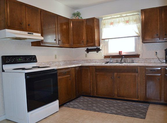 3rd image of 2324 Harriet Ln